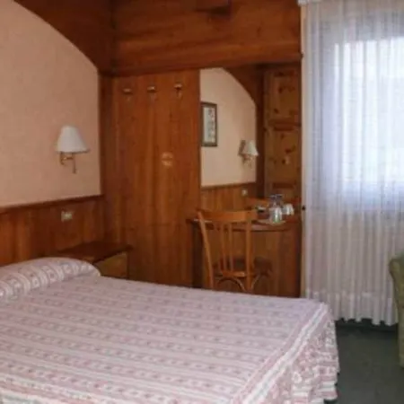 فندق Edelweiss 2*