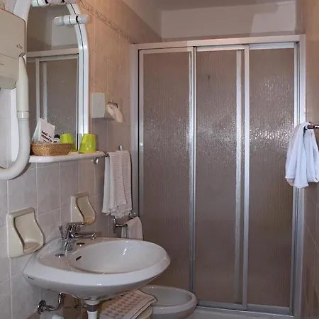 فندق Edelweiss 2*